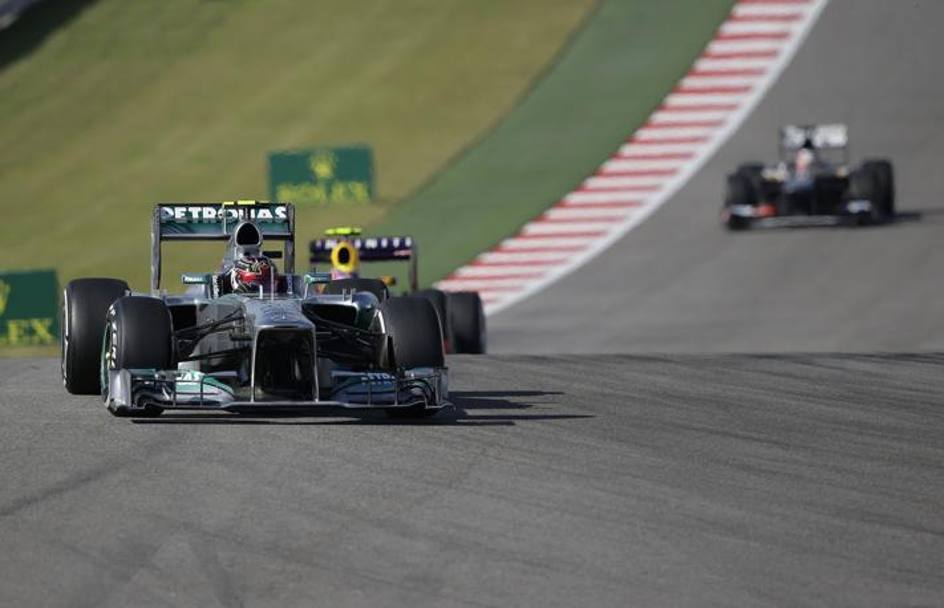 Lewis Hamilton, vincitore lo scorso anno, difende il terzo posto nelle battute iniziali. La quarta posizione ottenuta dall’inglese avvicina la Mercedes al secondo posto nel mondiale costruttori